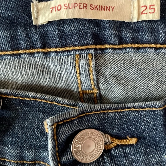 Levi’s - 710 Super Skinny - US 25 - Picture 3 of 3
